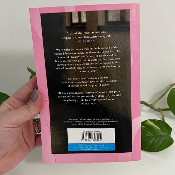 Girl With A Pearl Earring Paperback Book - Picture 5 of 6